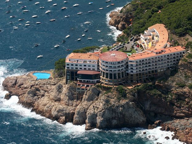Von Begur bis L'Escala: 10 architektonische Narben vom Meer aus